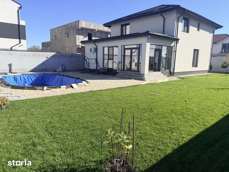 Casă cu 5 camere cu Teren 603 Mp în Glina