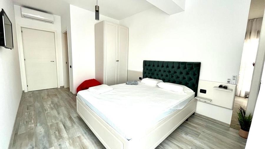 Apartament cu 3 camere decomandat în Mamaia