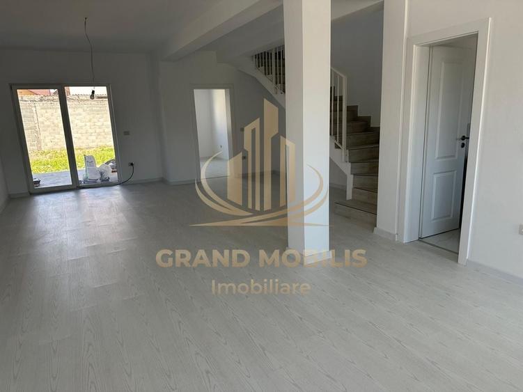 Casă individuală cu 4 camere cu Canalizare în Moșnița Nouă