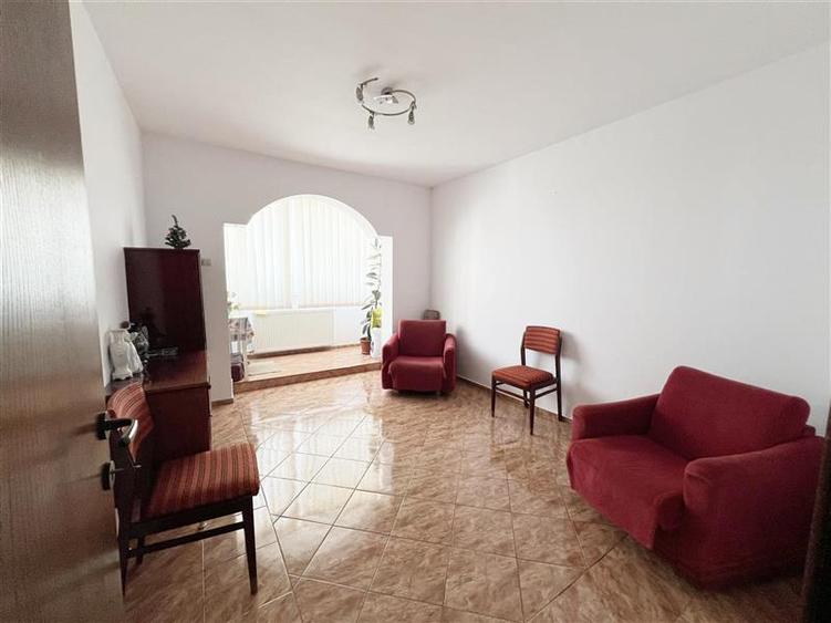 Apartament 3 camere decomandat - 1