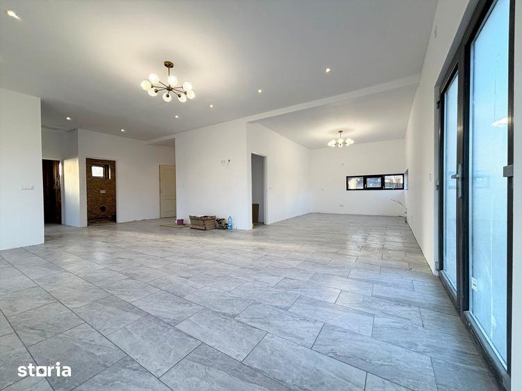 Casă cu 3 camere cu Teren 445 Mp în Zimandu Nou