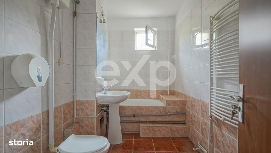 Apartament cu 5 camere decomandat în Astra