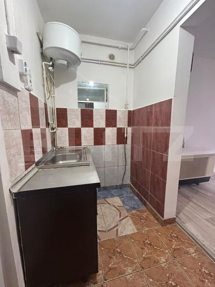 Garsonieră decomandată în Central