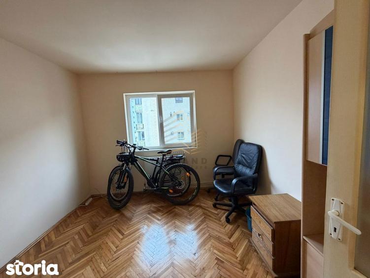 Apartament cu 4 camere decomandat în Decebal