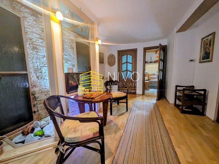 Casă individuală cu 11 camere cu Piscina în Platou