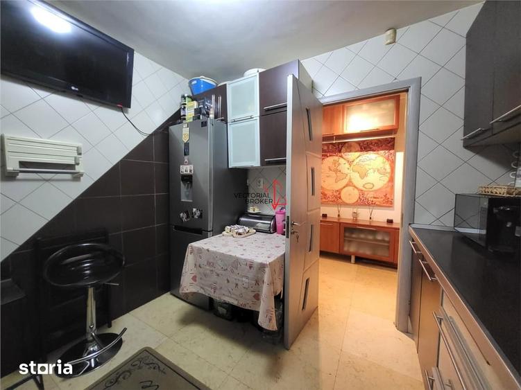 Apartament cu 4 camere semidecomandat, mobilat în Berceni