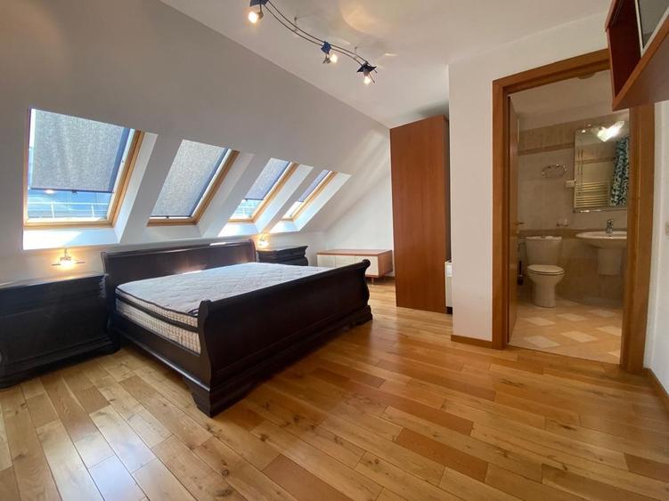 Apartament cu 3 camere decomandat, mobilat în Arcul de Triumf