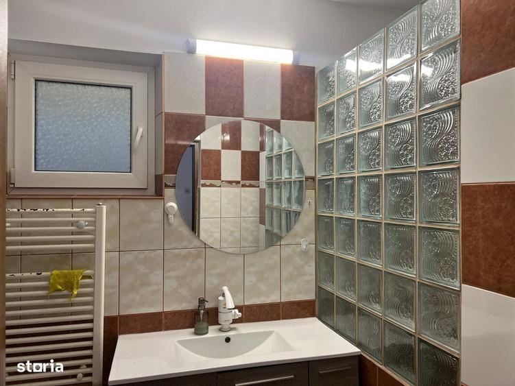 Casă cu 4 camere cu Canalizare în Podul de Fier
