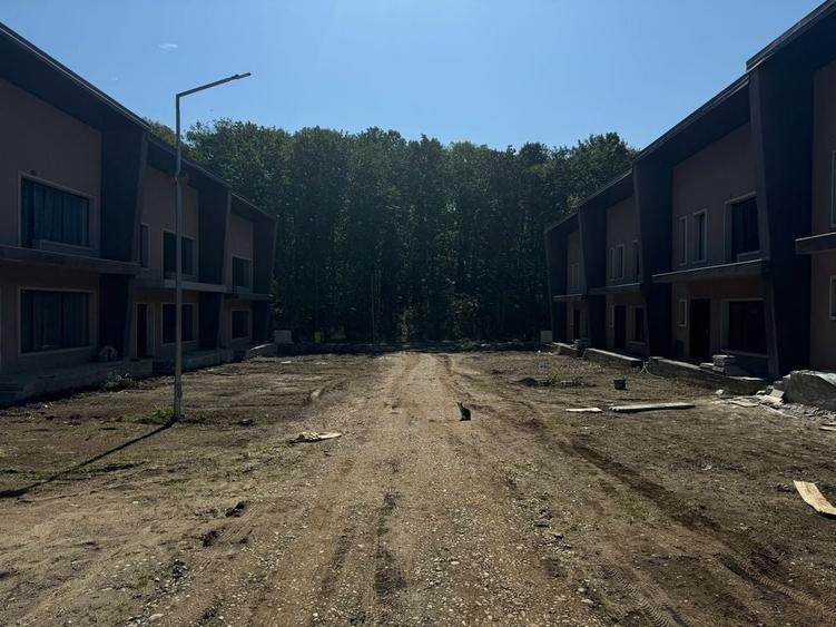 Casă cu 4 camere în Ghermănești
