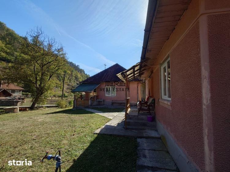 Casă cu 4 camere decomandat cu Teren 7650 Mp în Buceș