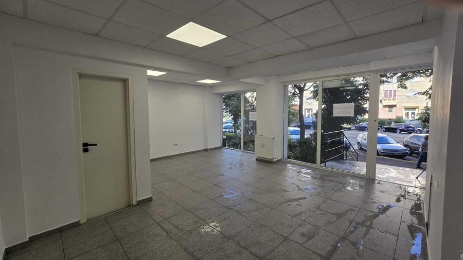 Spațiu comercial, de 35 mp, în Decebal