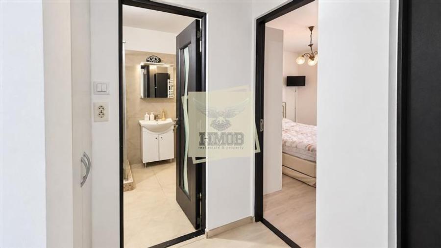 Apartament cu 3 camere decomandat, mobilat în Central