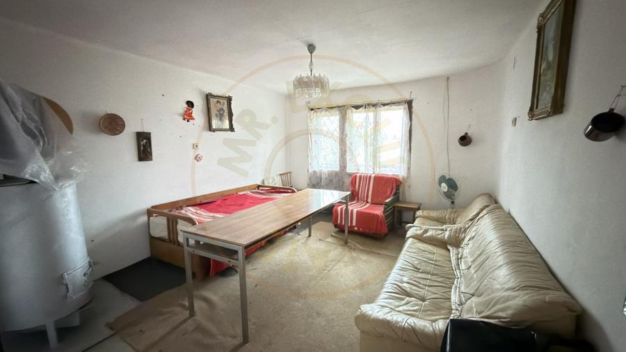 Casă individuală cu 3 camere cu Garaj în Carei