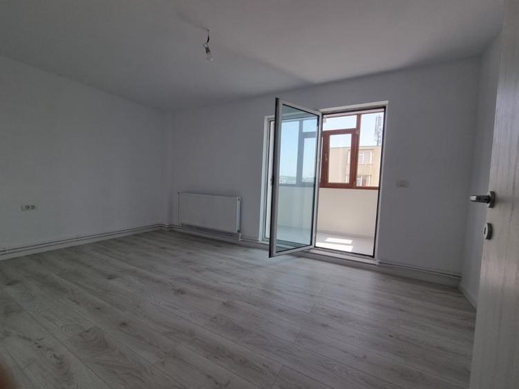 Apartament cu 3 camere decomandat în Păcurari