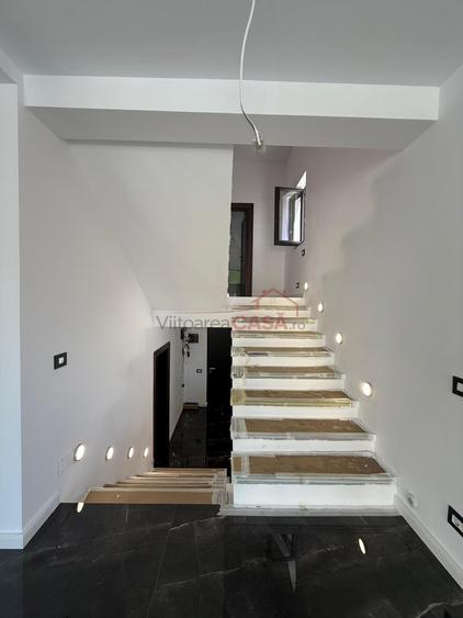 Casă individuală cu 5 camere cu Canalizare în Ozana