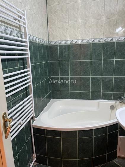 Propietar! Vand apartament cu 3 camere, zona tiglina 1