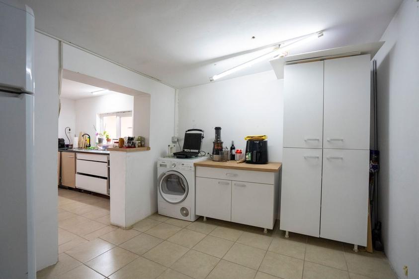 Casă individuală cu 5 camere cu Canalizare în Rogerius