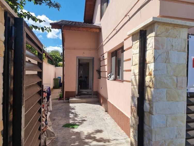 Casă individuală cu 2 camere cu Canalizare în Micro 4