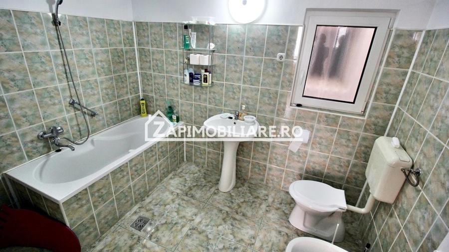 Casa 5 camere,3 băi,180 mp.teren 371 mp.Central - 3