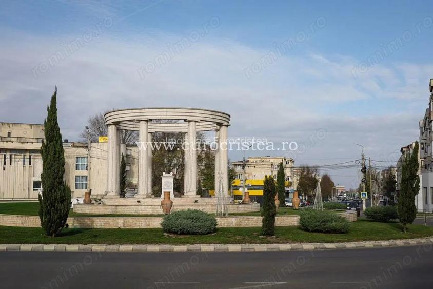 Apartament cu 3 camere de vanzare in Mangalia , ultracentral.