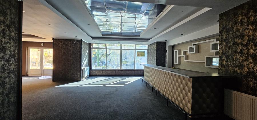 Inchiriere spatiu comercial stradal, 120 mp cu vad, intrare in Racadau . - 2