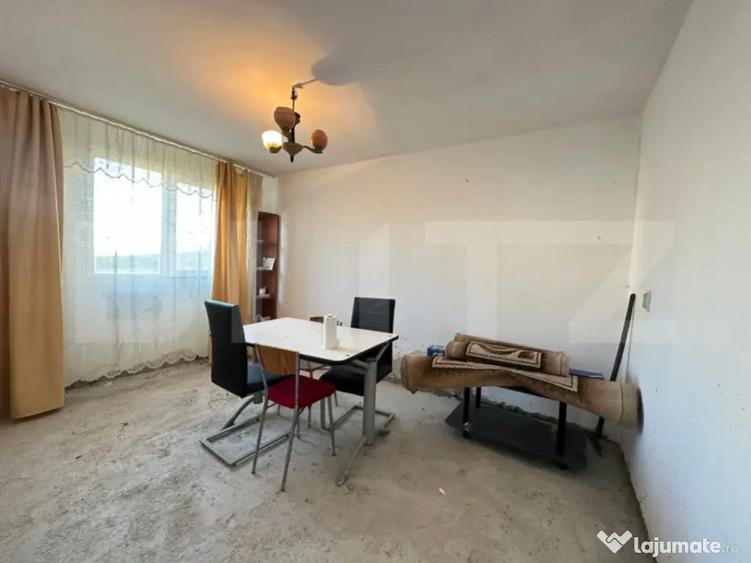 Apartament 3 camere la parter, bloc caramida, Micro 6 - 1