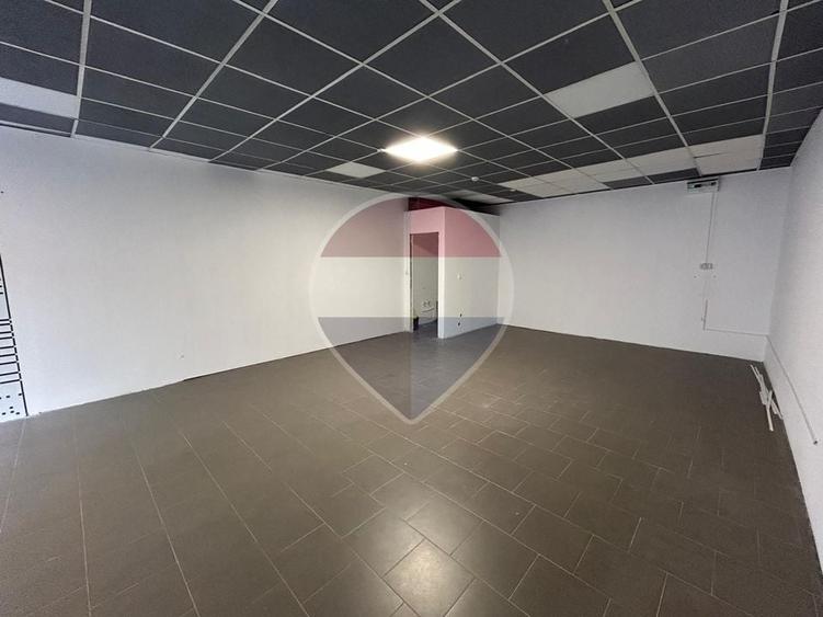 Spațiu comercial, de 70 mp, în