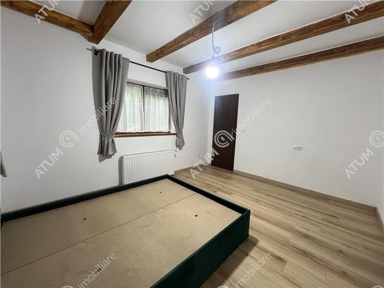 Cabana cu 7 camere 7 bai si teren 1000 mp in Avrig zona Mlaci - 11