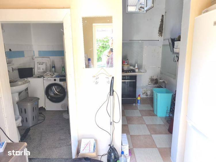 Cladire cu 2 apartamente, un spatiu comercial si anexe - Semicentral - 2