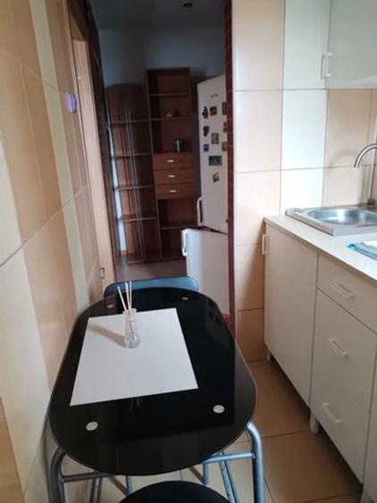 Garsoniera decomandat, zona Viziru 1. - 6