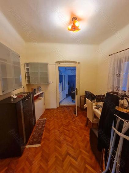 Curte cu doua case si teren - 7