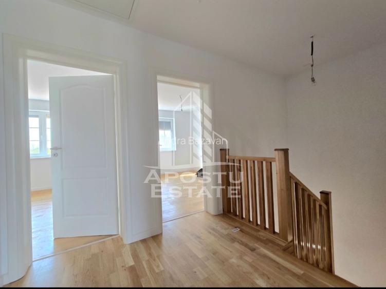 Jumatate de duplex, modern, cu 4 camere si 2 bai, Sag, vatra satului