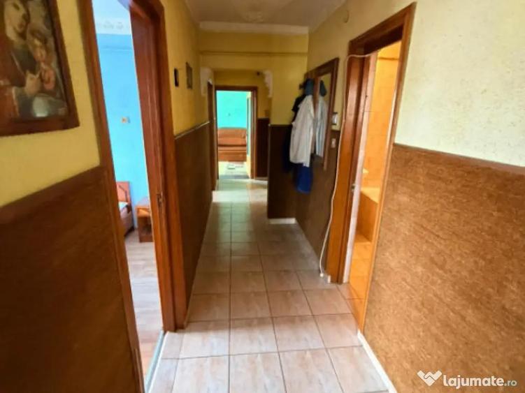 Apartament 3 camere, situat in zona Dacia - 3