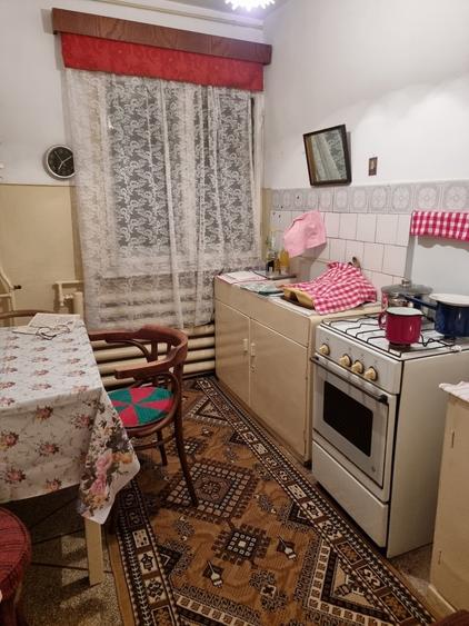 Apartament doua camere, decomandat, etaj patru, structura buna, simplu, central - 12