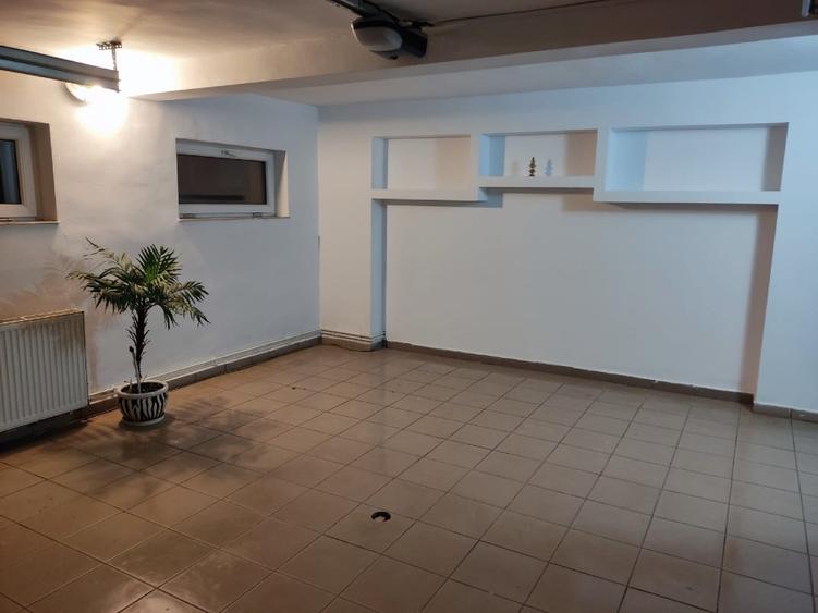 Inchiriez demisol  - 6