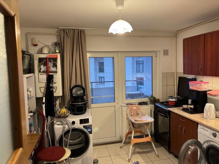 Apartament de inchiriat , decomandat si utilat. - 2