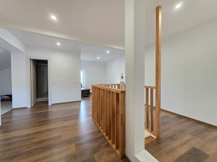 Duplex cu 4 camere cu Canalizare în Stupini