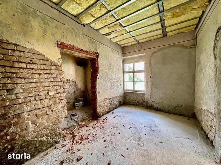 Casă cu 4 camere cu Teren 100 Mp în Central