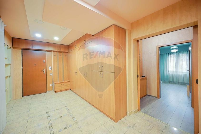 Apartament cu 4 camere de vânzare în zona Rogerius - 7