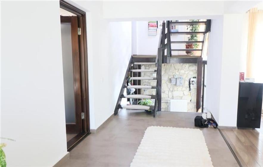 Vila individuala in Barnova 3 camere, 1000 mp teren, curte superba amenajata, ga - 7