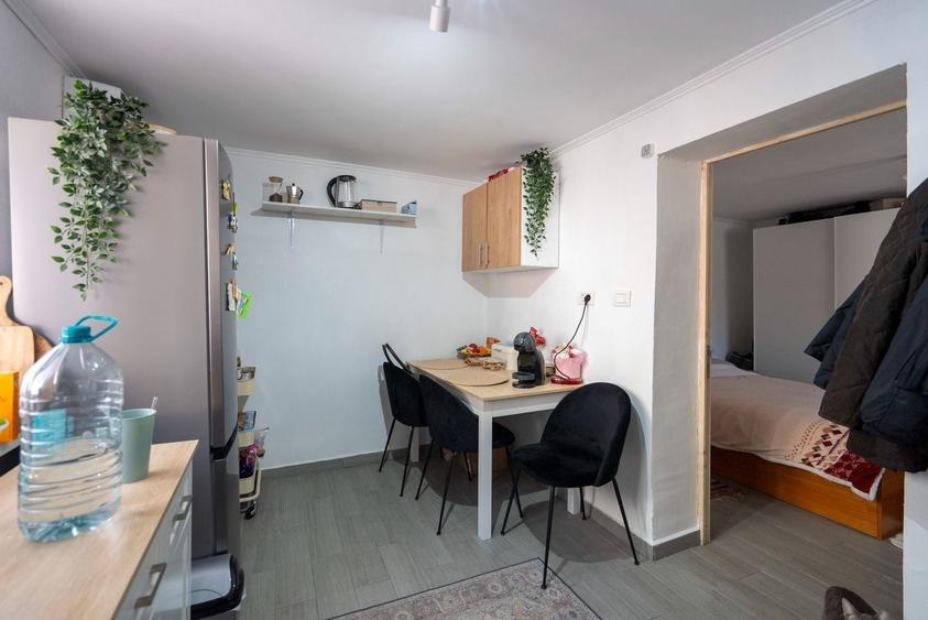 Casa cu 300 mp de teren , acces auto si dublu front in Nufarul - 2