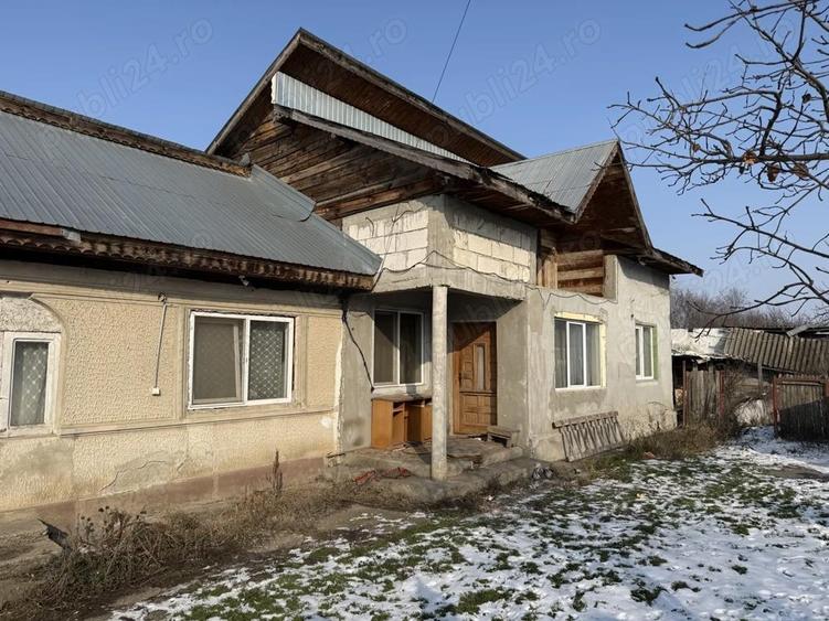 Casa batraneasca cu teren generos 3700mp - 3