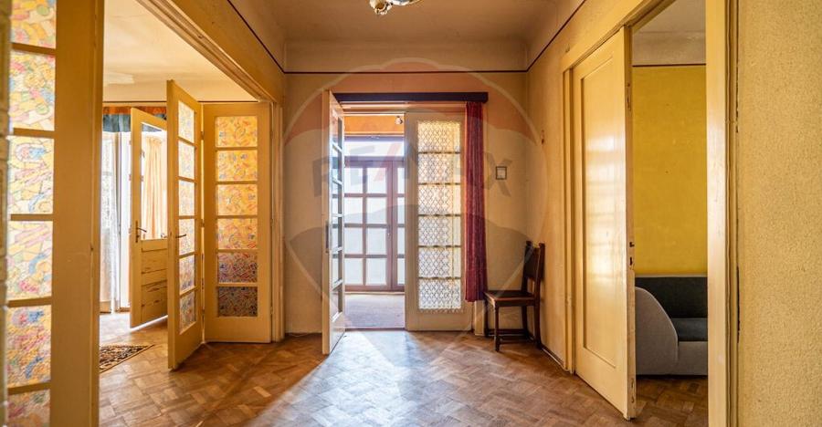 VILA! Investitie - pretabil pensiune SINAIA- zona aprecia... - 1