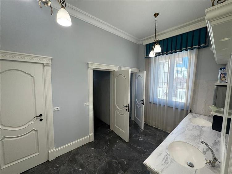 Spatiu Ultracentral 411 mp utili,S+P+1,1.500 mp teren, complet renovat - 6