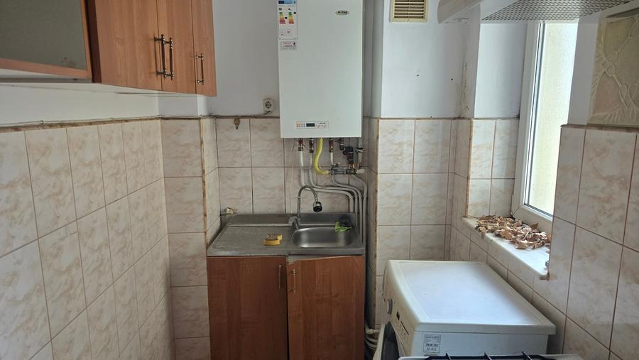 Vand apartament 2 camere decomandat in Deva, zona Micro 15, etaj 7, - 9