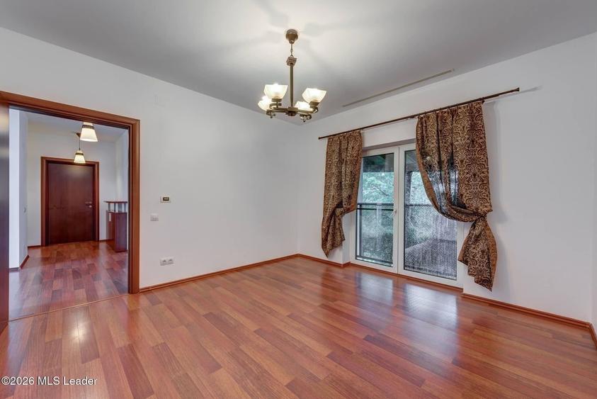 Casă individuală - 860 mp teren, 4 dormitoare si birou - 8