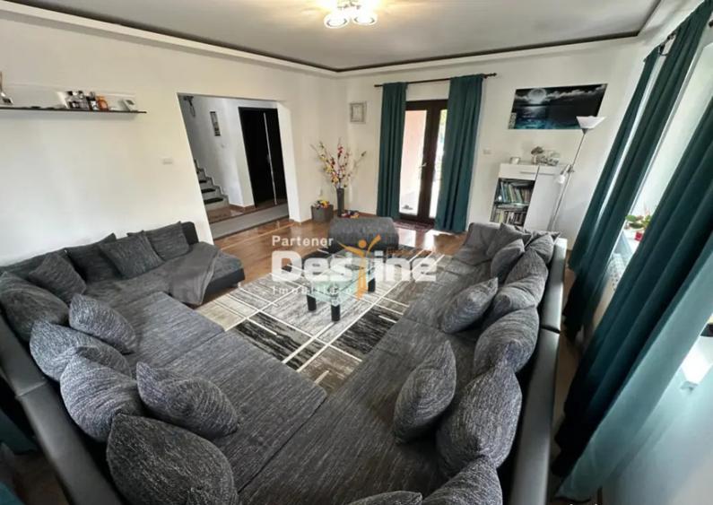 Pa?cani - Vila spa?ioasa cu terase, garaj ?i curte mar - 1