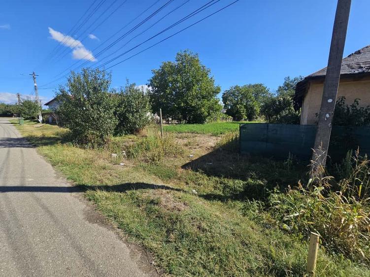 Teren intravilan 1.585 mp, cu utilități la hotar –Gherghița–Ungureni - 8
