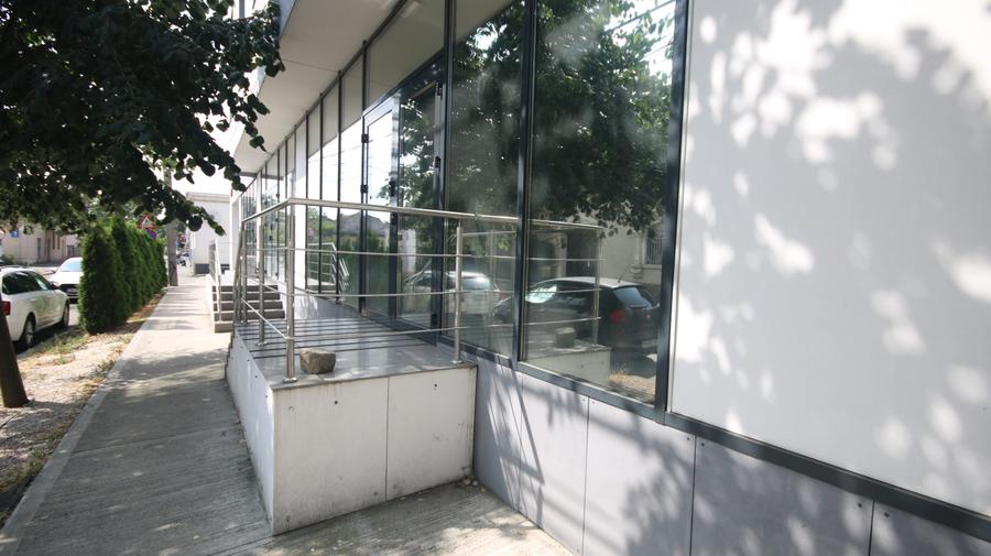 Spatiu cu destinatie Birouri,178,3 mp,2 grupuri sanitare,bucatarie - 2