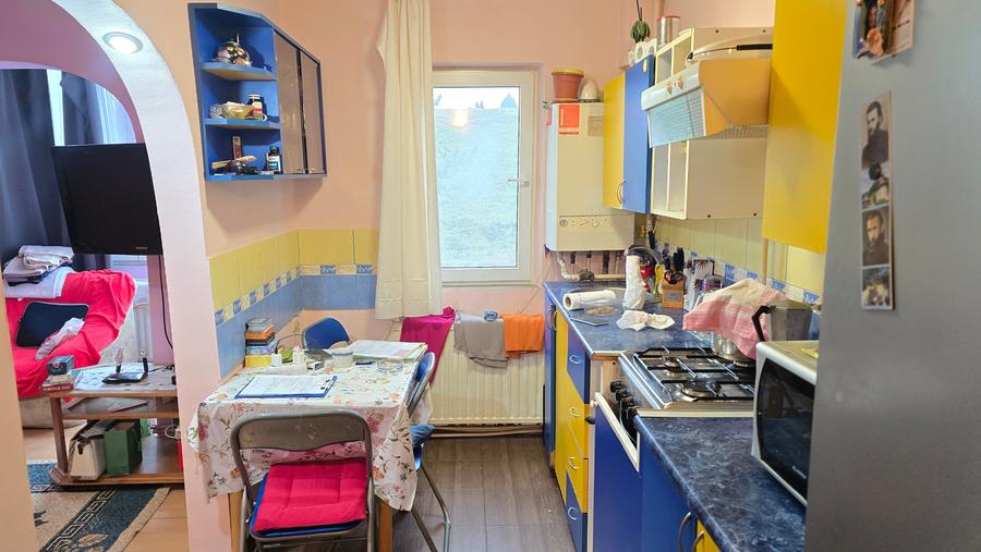 Vand apartament 3 camere semidecomandat in Deva, zona Micro 15, etaj 3, - 1